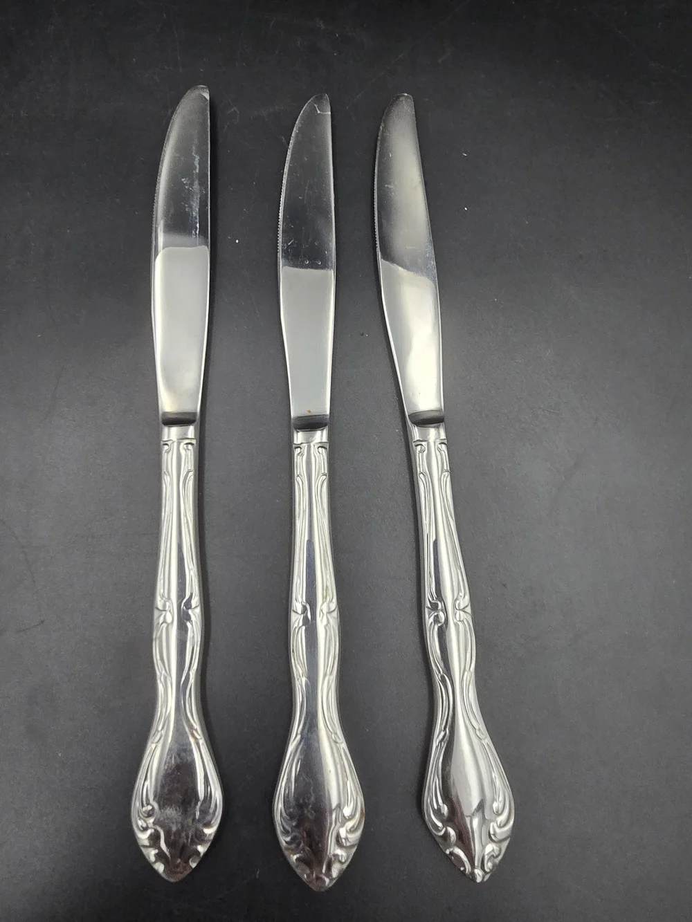 Oneida Silver Stainless Steel Dinner Knives - Set of 3